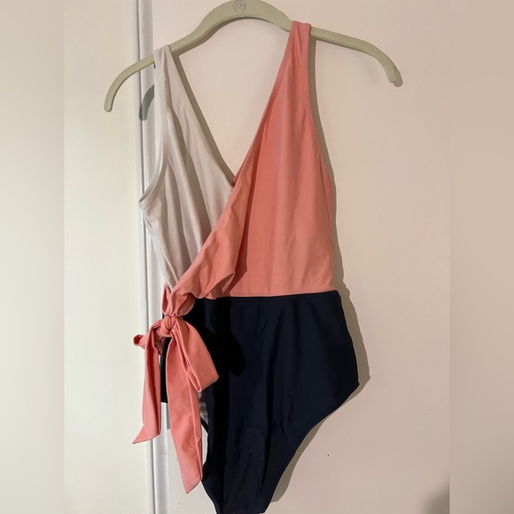 (L) cupshe one piece pink/white/navy - Picture 3 of 5